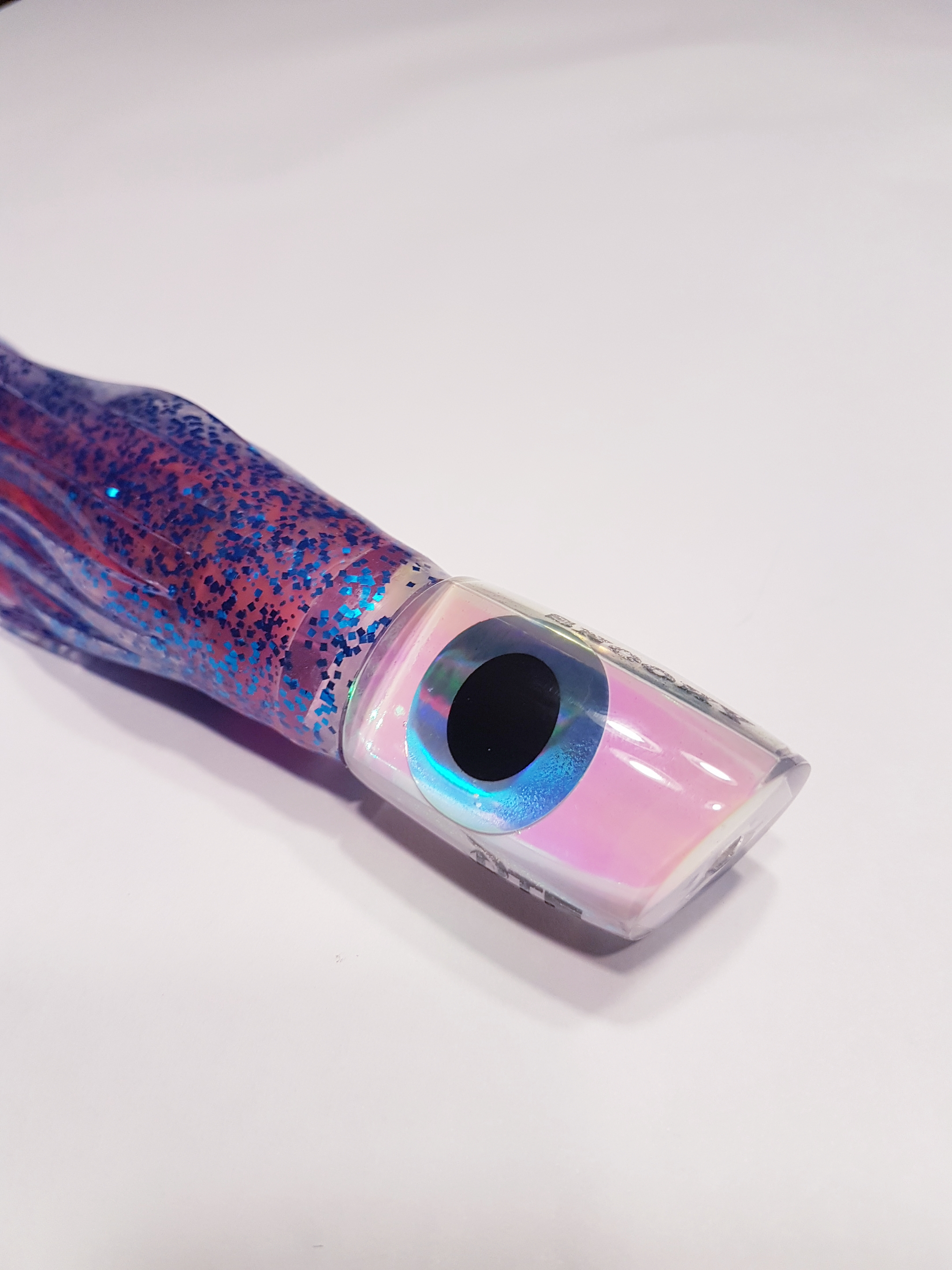 SNOOKY This lure is happy in any position.
Though our pick is short corner or the
shotgun. It has a sharp darting motion
followed by a deep dive and long
bubble trail. Perfect for provoking an
aggressive bite!